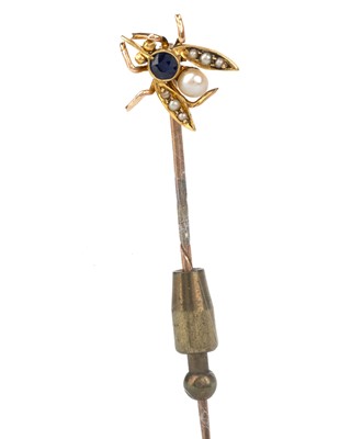Lot 607 - YELLOW METAL GEM SET STICK PIN
