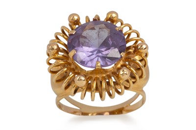 Lot 601 - DRESS RING