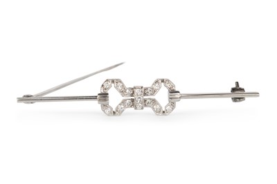 Lot 605 - EDWARDIAN DIAMOND BAR BROOCH