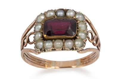 Lot 617 - GEM SET RING