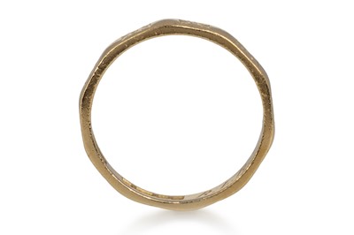 Lot 632 - GOLD BAND