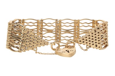 Lot 637 - GOLD GATE BRACELET
