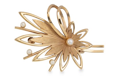 Lot 644 - GOLD AND PEARL SPRAY BROOCH