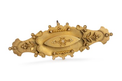 Lot 647 - VICTORIAN GOLD MOURNING BROOCH