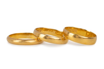 Lot 651 - THREE GOLD WEDDING RINGS