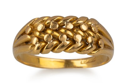 Lot 652 - GOLD KEEPER RING