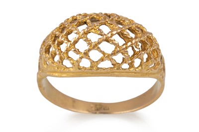 Lot 656 - CONTINENTAL GOLD DRESS RING