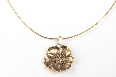 Lot 662 - GOLD NECKLET WITH CHAIN