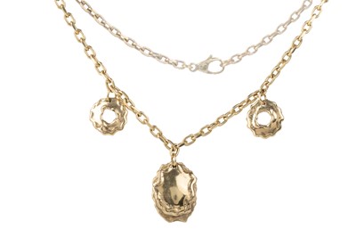 Lot 679 - GOLD NECKLACE