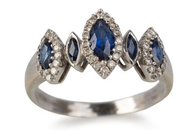 Lot 687 - SAPPHIRE AND DIAMOND RING