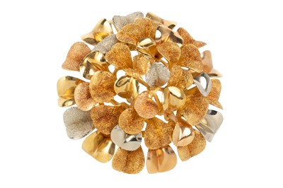 Lot 713 - GOLD BROOCH