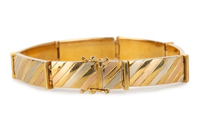 Lot 716 - GOLD BRACELET