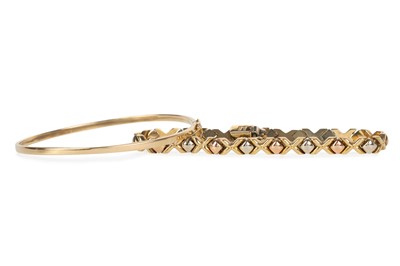 Lot 737 - GOLD BRACELET AND A BANGLE