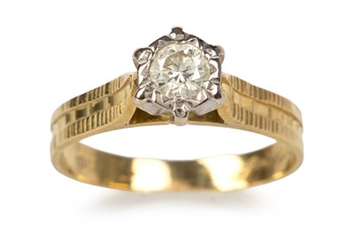 Lot 751 - DIAMOND SOLITAIRE RING