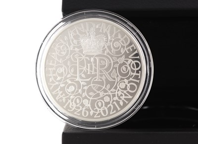 Lot 32 - ELIZABETH II ROYAL MINT COMMEMORATIVE FIVE OUNCE SILVER PROOF COIN