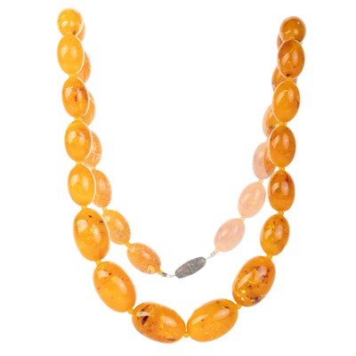 Lot 708 - AMBER COLOURED BEAD NECKLACE