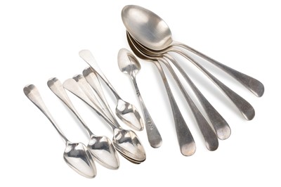 Lot 12 - GROUP OF FIVE GEORGE V SILVER GRAPEFRUIT SPOONS