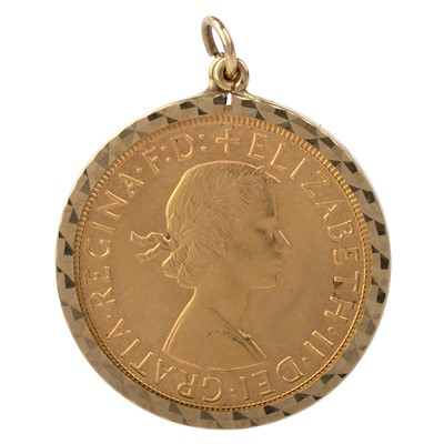 Lot 50 - ELIZABETH II GOLD SOVEREIGN PENDANT