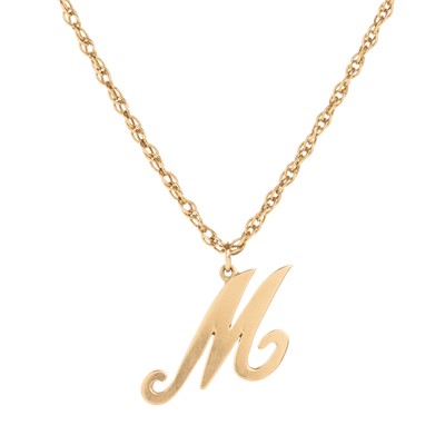 Lot 401 - GOLD INITIAL PENDANT ON CHAIN