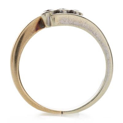 Lot 403 - DIAMOND THREE STONE RING