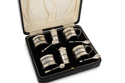 Lot 38 - GEORGE V SILVER CRUET SET