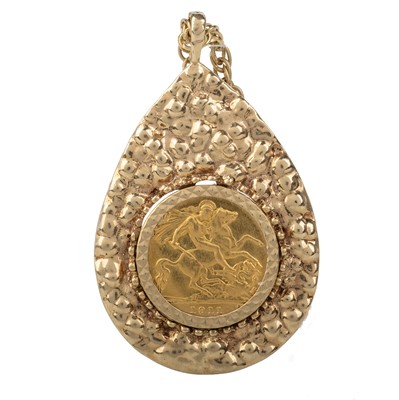 Lot 96 - GEORGE V GOLD HALF SOVEREIGN PENDANT ON CHAIN