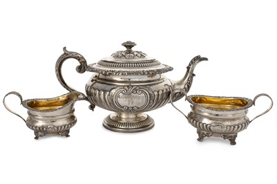 Lot 40 - GEORGE IV SILVER TEAPOT
