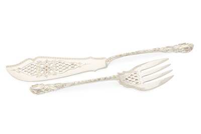Lot 49 - PAIR OF VICTORIA SILVER FISH SERVERS