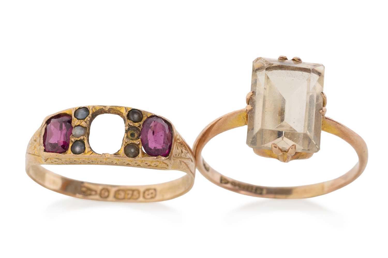 Lot 417 - GOLD DRESS RING