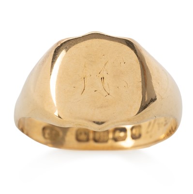 Lot 420 - GENTLEMAN'S GOLD SIGNET RING