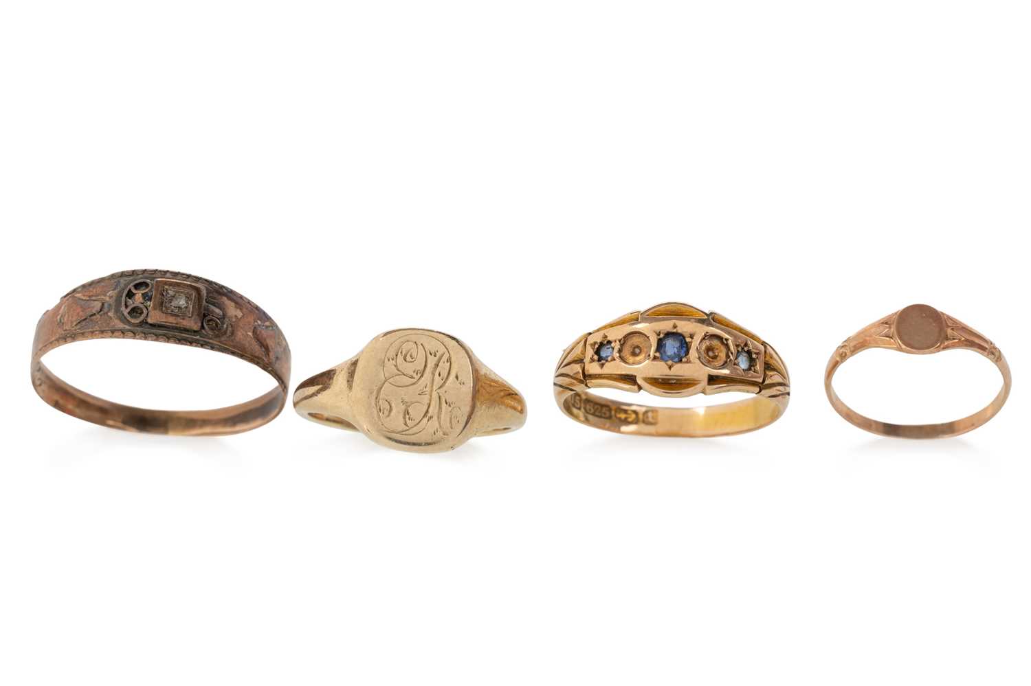 Lot 425 - LADY'S SIGNET RING