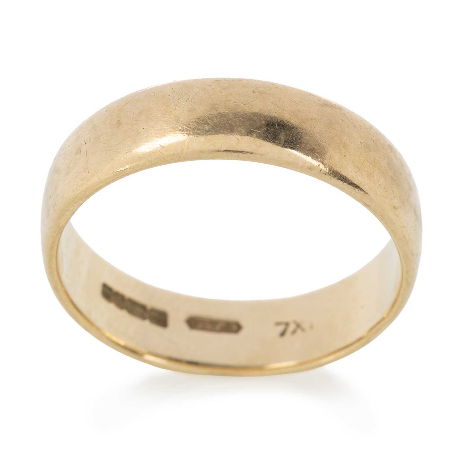 Lot 429 - WEDDING RING