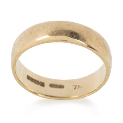 Lot 429 - WEDDING RING