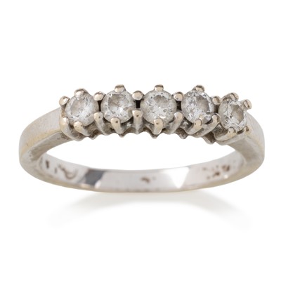 Lot 440 - DIAMOND FIVE STONE RING