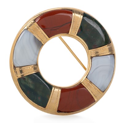 Lot 449 - SCOTTISH GOLD AGATE BROOCH