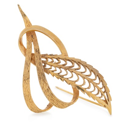 Lot 450 - GOLD BROOCH