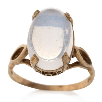 Lot 458 - MOONSTONE DRESS RING