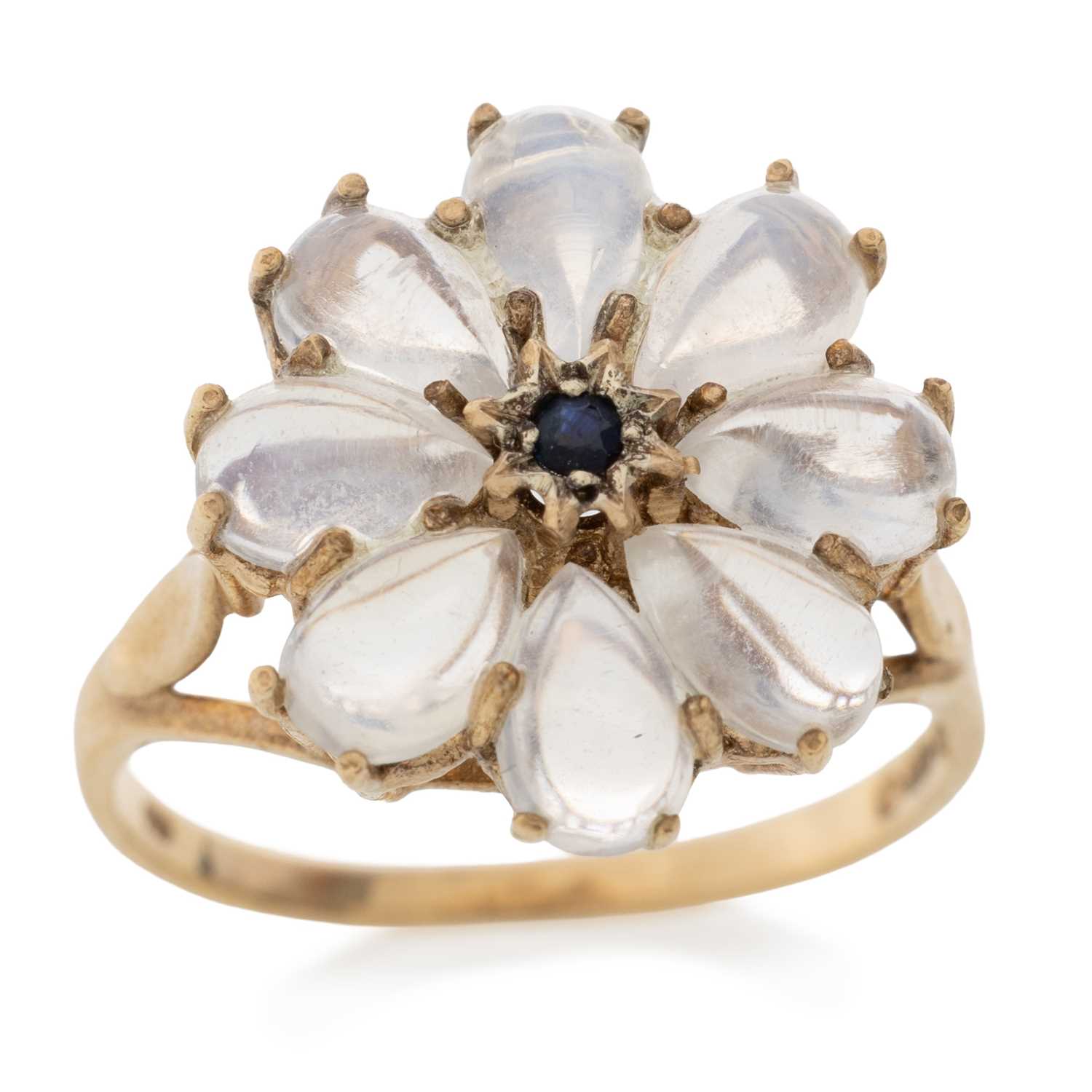 Lot 459 - MOONSTONE CLUSTER RING
