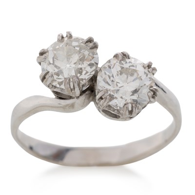 Lot 461 - DIAMOND TWO STONE RING