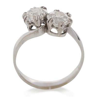Lot 461 - DIAMOND TWO STONE RING