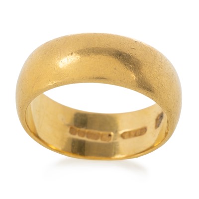 Lot 466 - GOLD WEDDING BAND