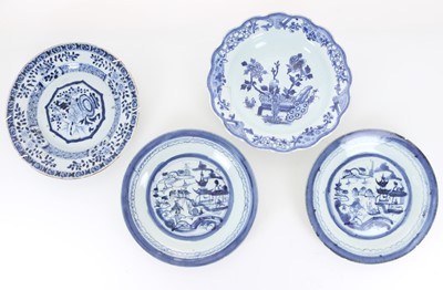 Lot 814 - LARGE GROUP OF CHINESE BLUE AND WHITE PLATES
