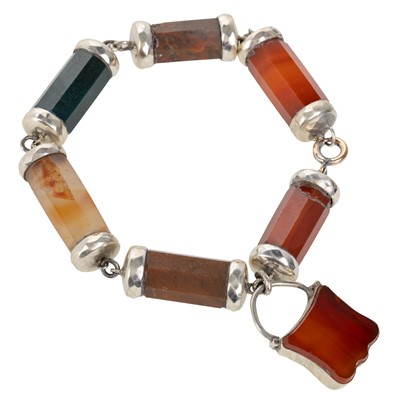 Lot 470 - SCOTTISH AGATE BRACELET