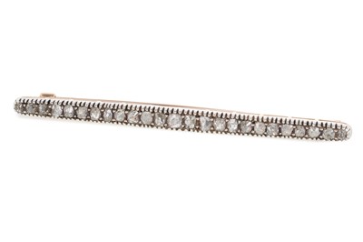 Lot 473 - DIAMOND BAR BROOCH