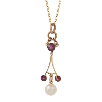 Lot 474 - PEARL AND RHODOLITE GARNET NECKLACE