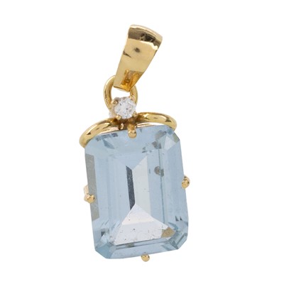 Lot 475 - AQUAMARINE PENDANT