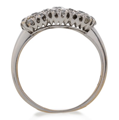 Lot 483 - DIAMOND CLUSTER RING