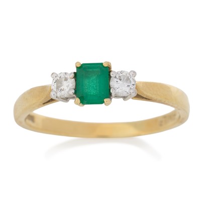 Lot 486 - EMERALD AND DIAMOND THREE STONE RING