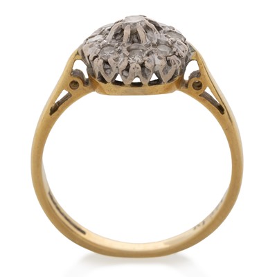 Lot 488 - DIAMOND CLUSTER RING