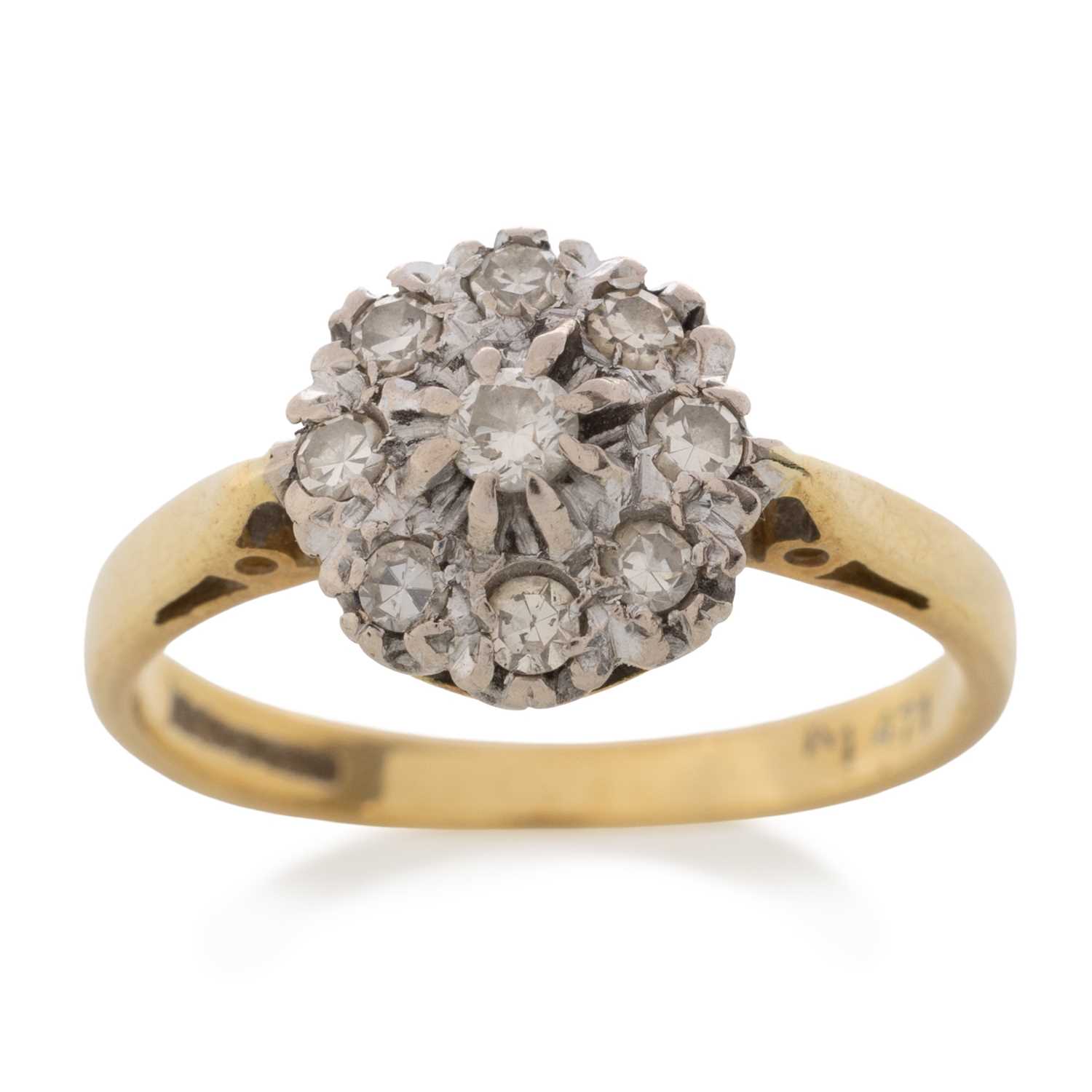 Lot 488 - DIAMOND CLUSTER RING